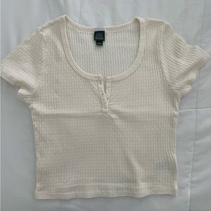 Wild Fable Baby Tee/Crop Top Color: Cream w/ buttons Size: S